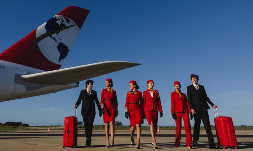 Crew vor dem Airbus A380 von Global Airlines: Erster Einsatz mit Fluggästen im Mai.