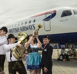 Blaskapelle: Mit bayerischer Volksmusik weihte British Airways die neue Strecke ein.