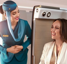 Die neuen Uniformen von Oman Air: Türkis ist die prägende Farbe.