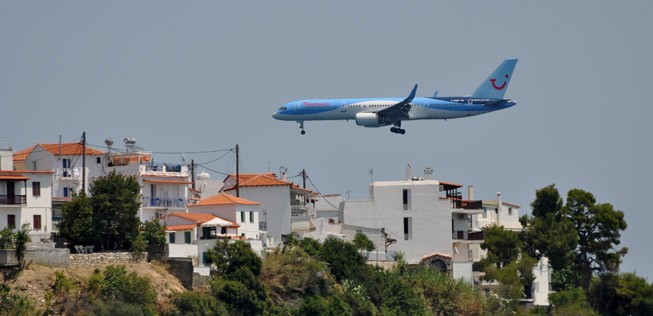 Landung am Flughafen Skiathos: Dieses Jahr könnten in Griechenland so viele Passagiere ankommen wie noch nie.