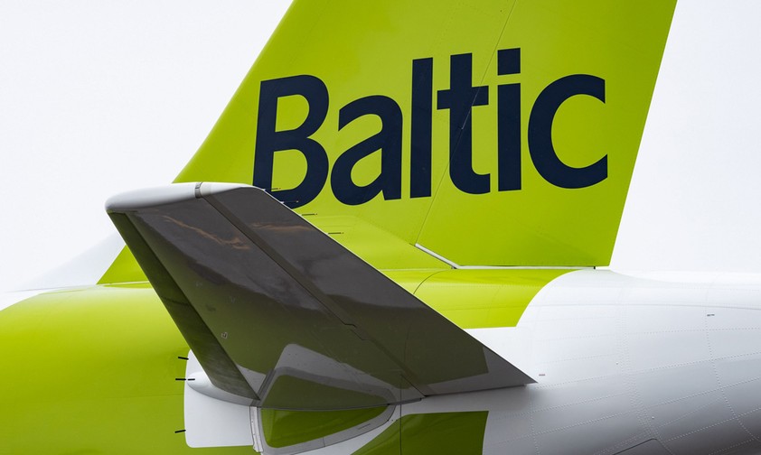 Leitwerk eines Airbus A220 von Air Baltic: künftig mit österreichischen Teilen.