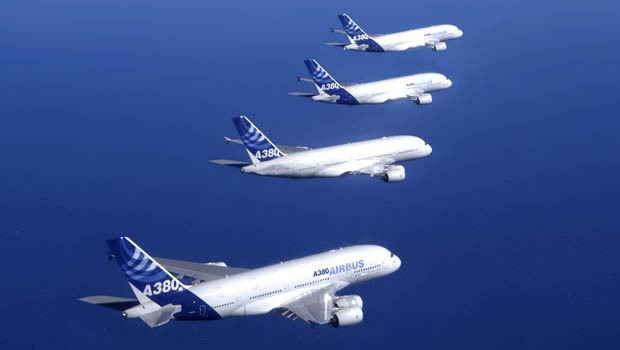Bis heute hat Airbus 317 A380 verkauft, 157 davon sind bereits im Einsatz. Sie fliegen bei: Singapore Airlines, Emirates, Qantas, Air France, Lufthansa, Korean Air, China Southern, Malaysia Airlines, ...
