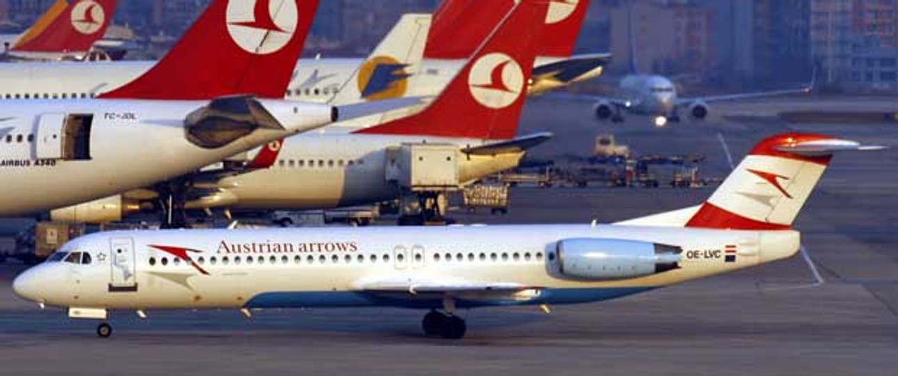 Fokker 100 von Austrian Airlines in Istanbul: Bald ein seltener Anblick.