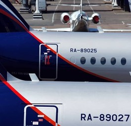 Zwei Flugzeuge von Aeroflot: Russische Fluglinien lassen sanktionsbedingt viele Flugzeuzeuge am Boden.