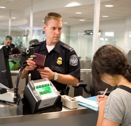 Passkontrolle an der US-Grenze: Es gibt nur noch männlich und weiblich.