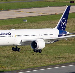 Ein Dreamliner von Lufthansa: Der Konzern hat ambitionierte Klima-Ziele.