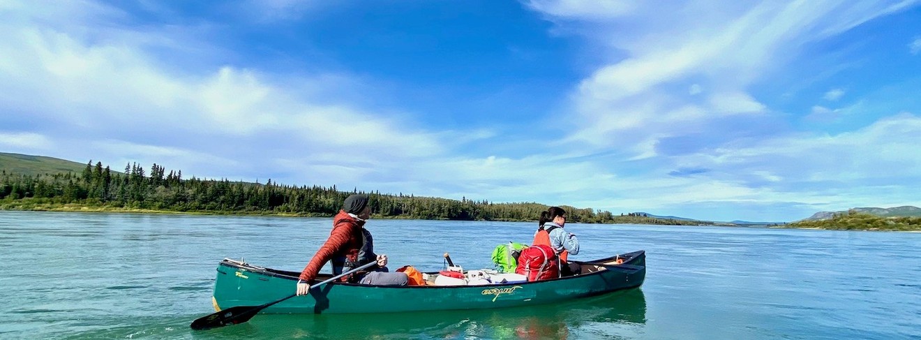 Der Yukon ist mitunter mehrere hundert Meter breit
