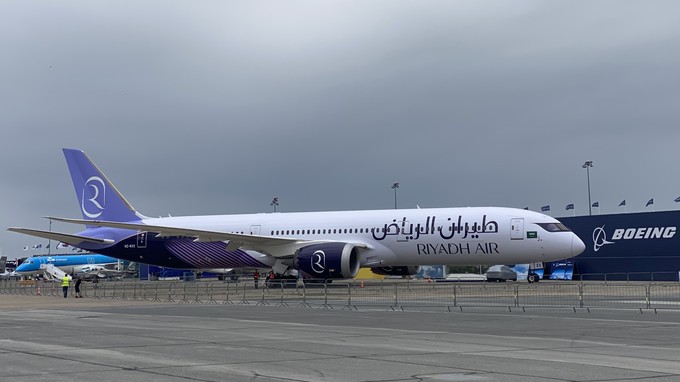 ... war eine Boeing 787-9 in der Farben der neuen saudischen Fluggesellschaft zu sehen.