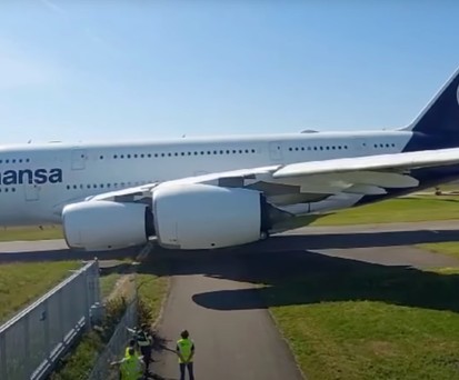 Die D-AIMC beim Abflug von ihrem Langzeitparkplatz Tarbes im Oktober 2023.