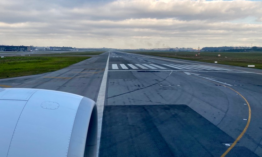 Boeing 777 fährt auf Startbahn: Es gibt lange Pisten und längere.