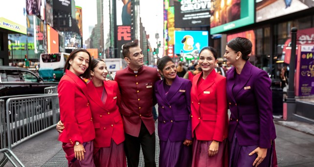 Cabincrew von Air India in New York: Wer zu dick ist, fliegt raus.