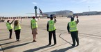 Auch in London-Stansted winkte man dem letzten Flug für eine Weile.