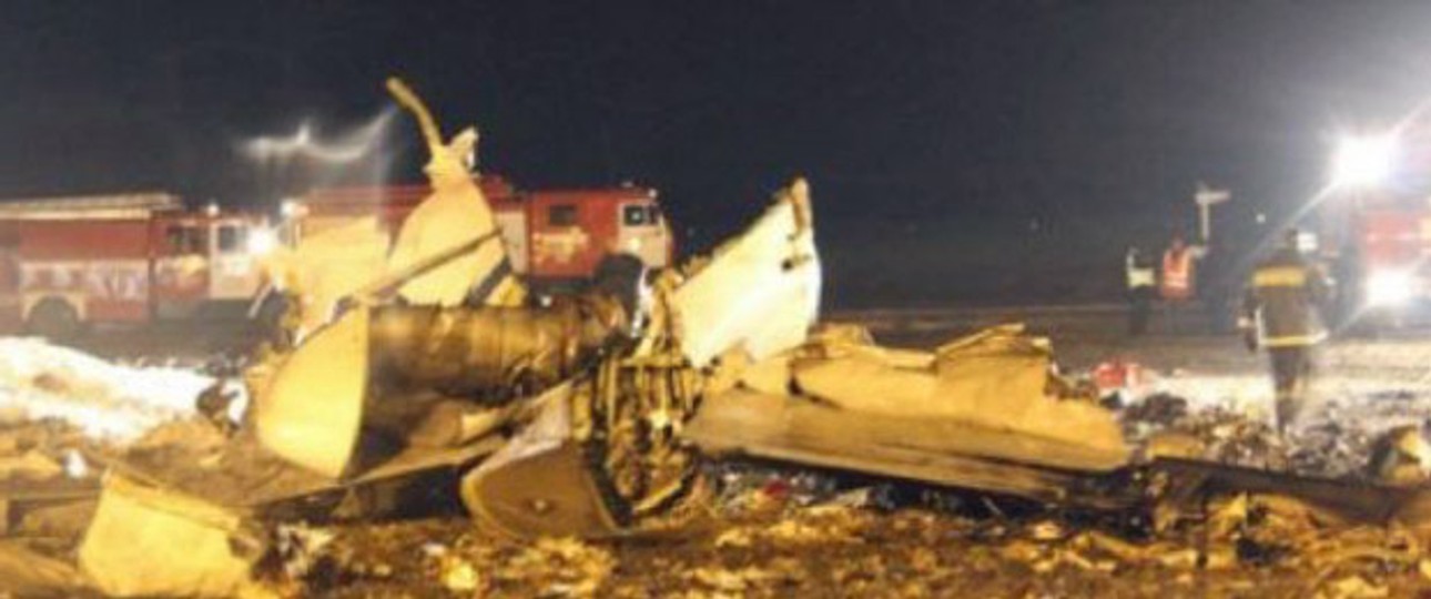 Das Wrack der Boeing 737-500: Die Lizenz des Crashpiloten ist nicht über alle Zweifel erhaben.