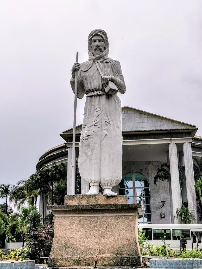 Die Statue von de Brazza