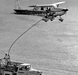Die Cessna 172 flog fast 65 Tage am Stück: 128 Mal wurde sie per Lastwagen aufgetankt.