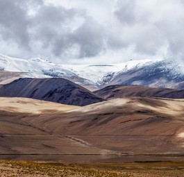 Der Salzsee Tso Kar in der umstrittenen Region Kashmir: Der Konflikt um die Region trifft die Luftfahrt.