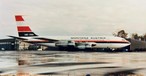 Boeing 707 von Montana Austria: Die OE-INA flog zwischen 1961 und 1975 als VH-EBJ bei der australischen Qantas und ist hier im Sommer 1980 auf einem Charter für Hapag-Lloyd nach Mallorca in Münster/Osnabrück zu sehen. 