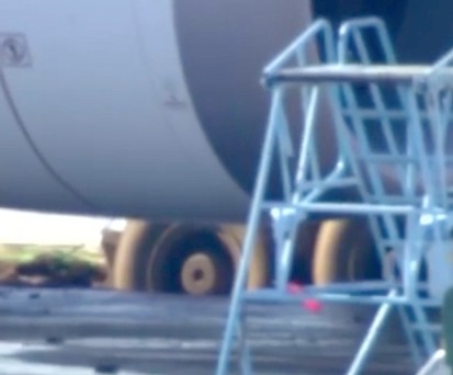 Dreamliner bleibt im Schneematsch strecken