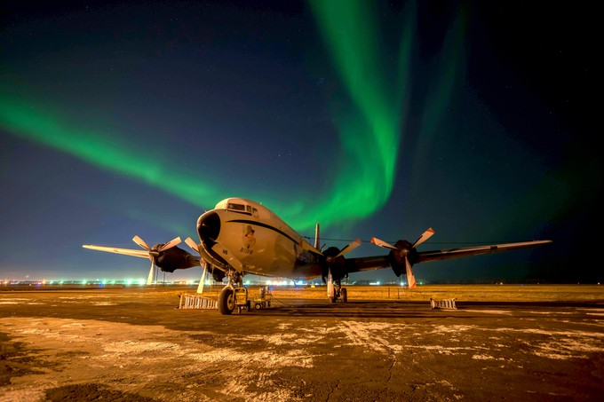 Everts Air DC-6-Frachter und Nordlichter gehören irgendwie zusammen.