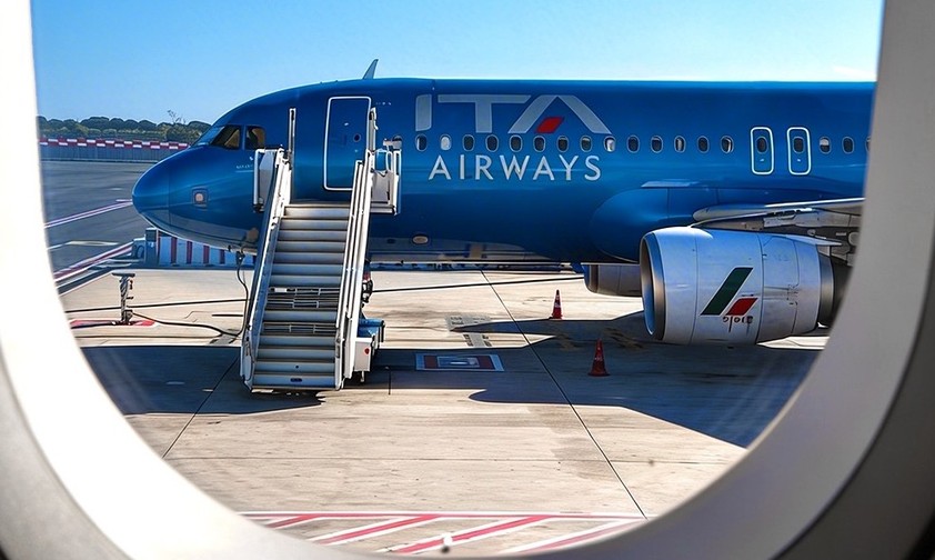 Blick auf einen Airbus A320 von ITA Airways: Bald gehört die Fluggesellschaft ganz zu Lufthansa Group.