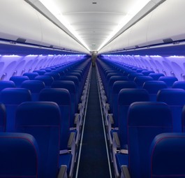 Kabine von Wizz Air: Der Service wird nur in der ersten Reihe angeboten.