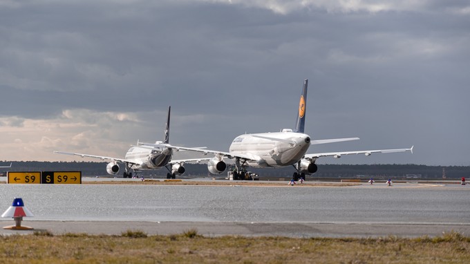 Schon seit einigen Tagen nutzt Lufthansa Rollwege zum Parken, wie etwa hier Rollweg Sierra in Frankfurt.