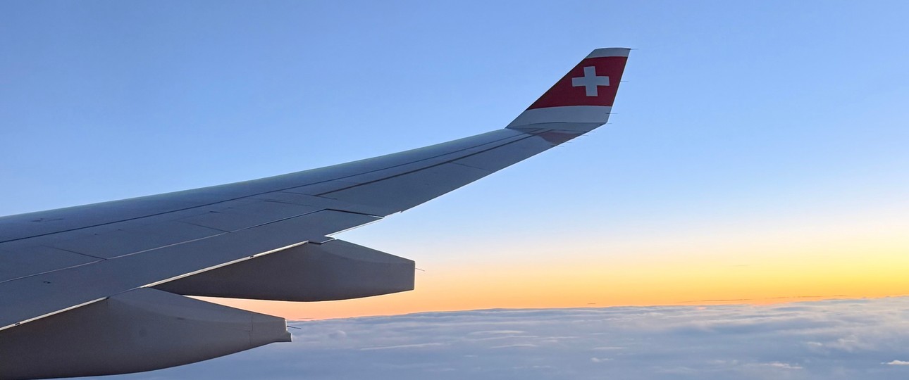 Blick aus einem Airbus A330 von Swiss. Es fehlen Pilotinnen und Piloten.