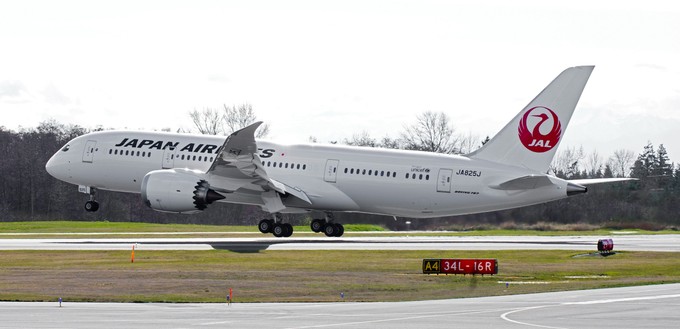 An Japan Airlines lieferte Boeing im April zwei 787-9 mit Triebwerken von General Electric aus.