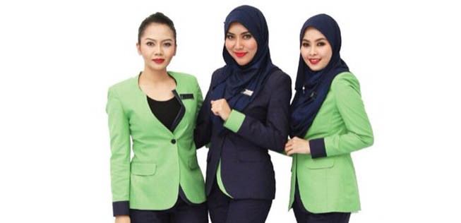 Crew von Rayani Air: Islamische Kleidung.