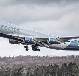 Boeing 747 von Sky Gates in Frankfurt-Hahn: Der Jumbo-Jet hat jetzt ein aserbaidschanisches Kennzeichen.