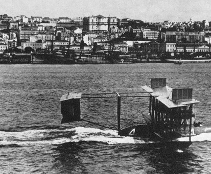 Die Curtiss NC bei Ankunft der US Navy in Lissabon am 27. Mai 1919: Zum ersten Mal überquerte ein Luftfahrzeug aus eigener Kraft den Atlantik.