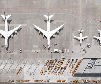 Klein und groß: Jeweils zwei Boeing 747-8 und Airbus A319 nebeneinander in Frankfurt.