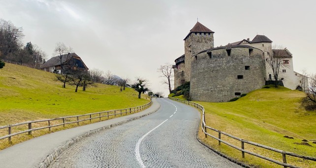 Schloss Vaduz, der Sitz des Staatsoberhauptes von Liechtenstein: Im kleinen Land sind einige Flugzeuge registriert.