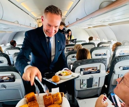 Jens Ritter: Machte das Internet an - und servierte auch auf dem ersten Starlink-Flug.