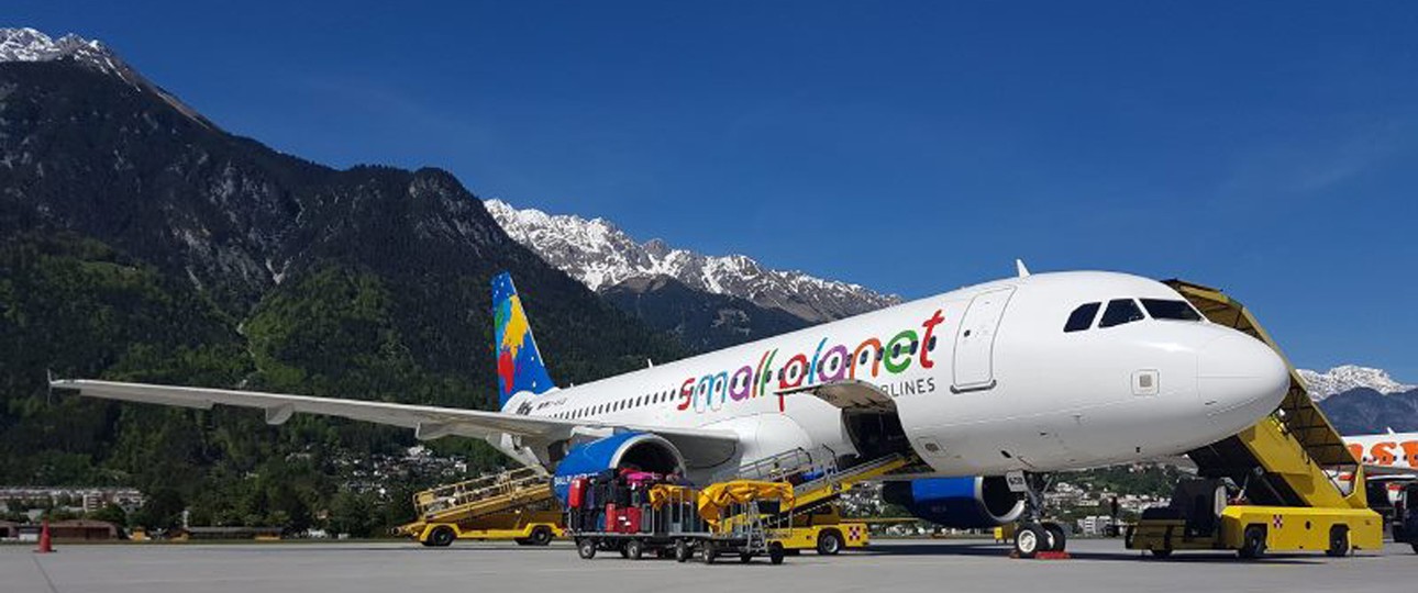 Flugzeug von Small Planet Airlines: Hebt nicht mehr ab.