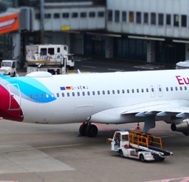 Flieger von Eurowings: Seltener in Karlsruhe zu sehen.