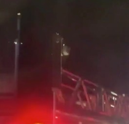 Sechs Verletzte wegen eingebrochener Fluggastbrücke