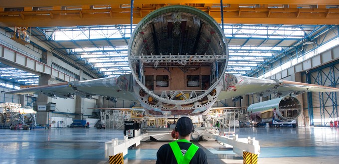 Der A330 in der Produktion: Hier zu sehen im Jahr 2011 in Toulouse. Insgesamt wurden bisher 1715 Exemplare geordert.