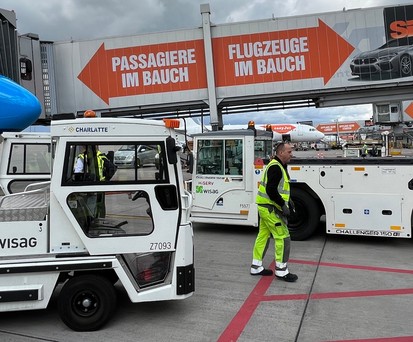 Ein elektrisches Zug- und Pushbackfahrzeug  BER: Wisag will den Fuhrpark bis 2030 umstellen.