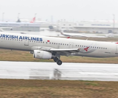 A321-200 von Turkish Airlines: Ein Bodenmitarbeiter wurde im Frachtraum vergessen.