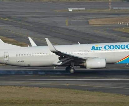 Ein Jet, vom Ministerium am Computer eingefärbt: So soll die Bemalung von Air Congo daherkommen. Ähnlich wie dieser Flieger vorne sehen die Maschinen von Congo Airways hinten aus.