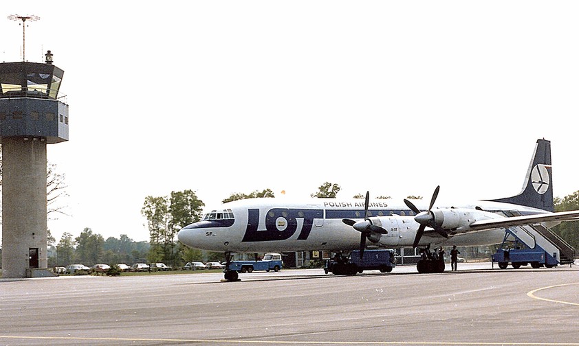 Ilyushin Il-18 von Lot in Münster/Osnabrück: Der viermotorige Flieger wurde schon in den 1980er-Jahren auf Charterflügen in die Bundesrepublik eingesetzt.