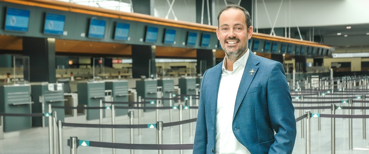 Mehdi Guenin, Head of Corporate Communications bei Helvetic Airways