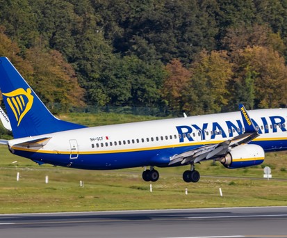 Ryanair Malta Air Boeing 737-800 Landung