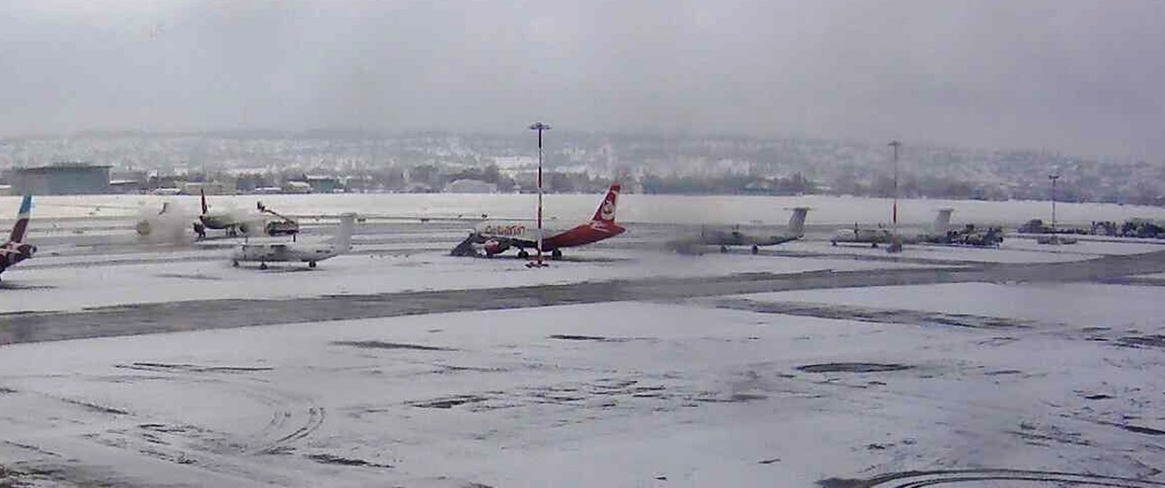 Flughafen Stuttgart: Streik und Schnee belasten.
