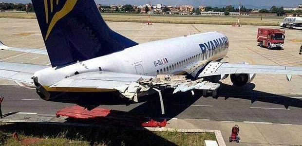 Die Boeing 737-800 von Ryanair: Großer Sachschaden.