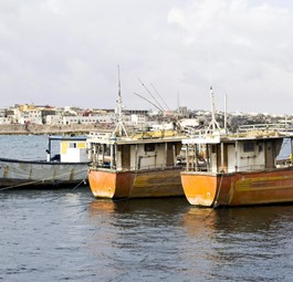 Botte an der Küste vor Mogadishu