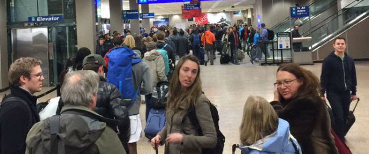 Schlange bei Delta: Die Computerprobleme verärgerten Passagiere.