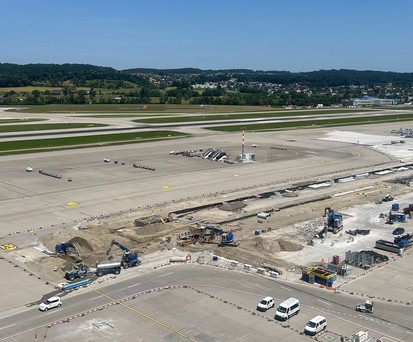 Baustelle am Flughafen Zürich: Bis zur Eröffnung vergeht noch viel Zeit.