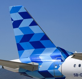Flieger von Cobalt Air: Zwei Airbus A320 sitzen in Larnaca fest.